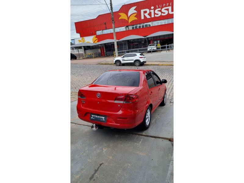 FIAT - SIENA - 2014/2015 - Vermelha - R$ 38.900,00
