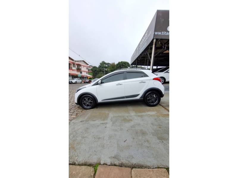 HYUNDAI - HB20X - 2014/2015 - Branca - R$ 62.900,00