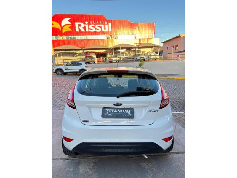 FORD - FIESTA - 2018/2018 - Branca - R$ 55.900,00