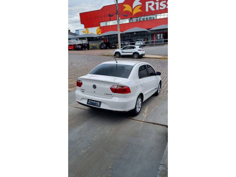 VOLKSWAGEN - VOYAGE - 2014/2015 - Branca - R$ 44.900,00