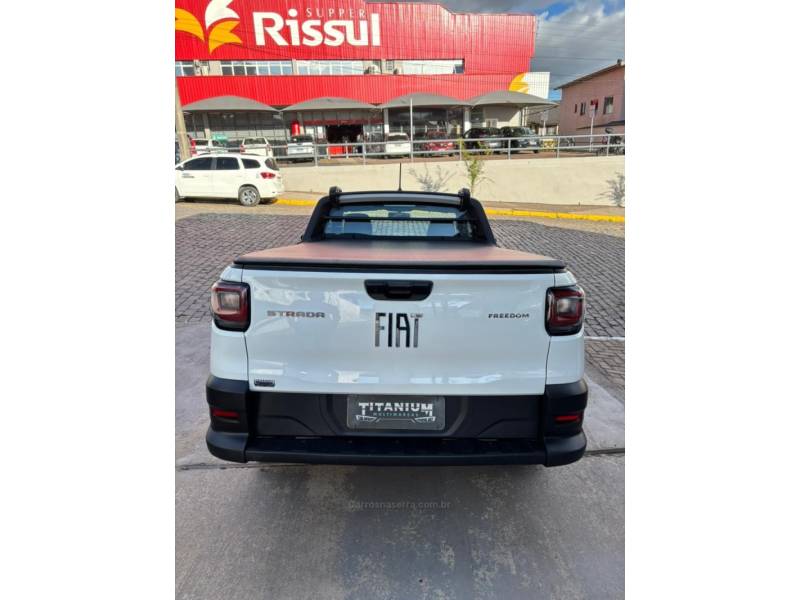 FIAT - STRADA - 2023/2024 - Branca - R$ 98.900,00
