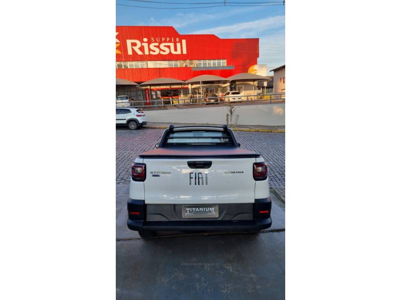 FIAT - STRADA - 2022/2022 - Branca - R$ 75.900,00