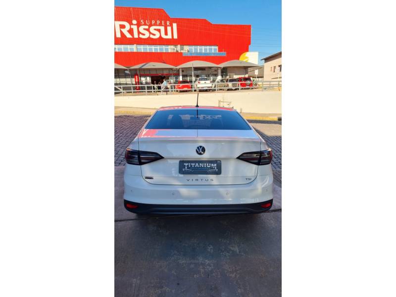 VOLKSWAGEN - VIRTUS - 2023/2023 - Branca - R$ 89.900,00