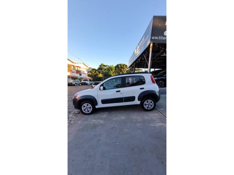 FIAT - UNO - 2012/2013 - Branca - R$ 35.900,00