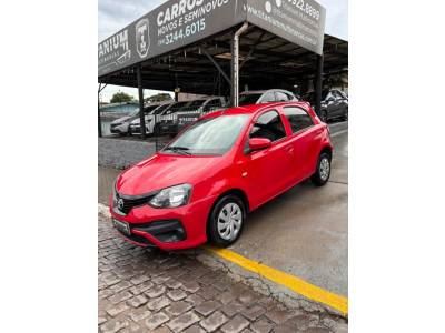 TOYOTA - ETIOS - 2018/2019 - Vermelha - R$ 59.900,00