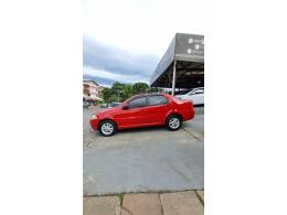FIAT - SIENA - 2014/2015 - Vermelha - R$ 38.900,00