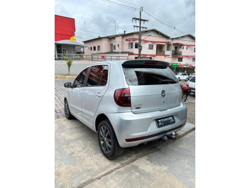 VOLKSWAGEN - FOX - 2012/2013 - Prata - R$ 45.900,00