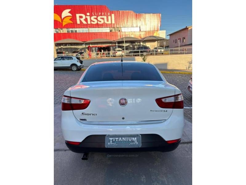 FIAT - SIENA - 2012/2013 - Branca - R$ 38.900,00