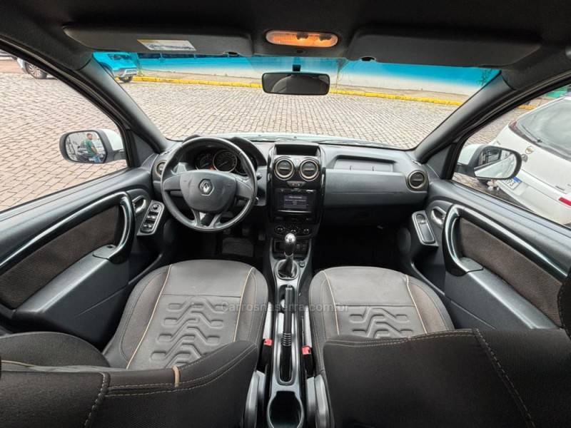 RENAULT - DUSTER - 2016/2017 - Branca - R$ 68.900,00