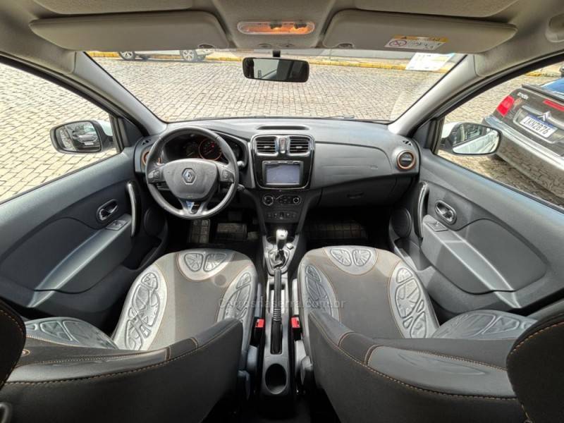 RENAULT - SANDERO - 2017/2018 - Branca - R$ 57.900,00
