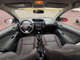 TOYOTA - ETIOS - 2018/2019 - Vermelha - R$ 59.900,00