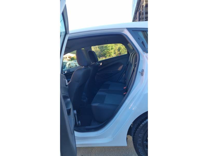 FORD - FIESTA - 2018/2018 - Branca - R$ 57.900,00