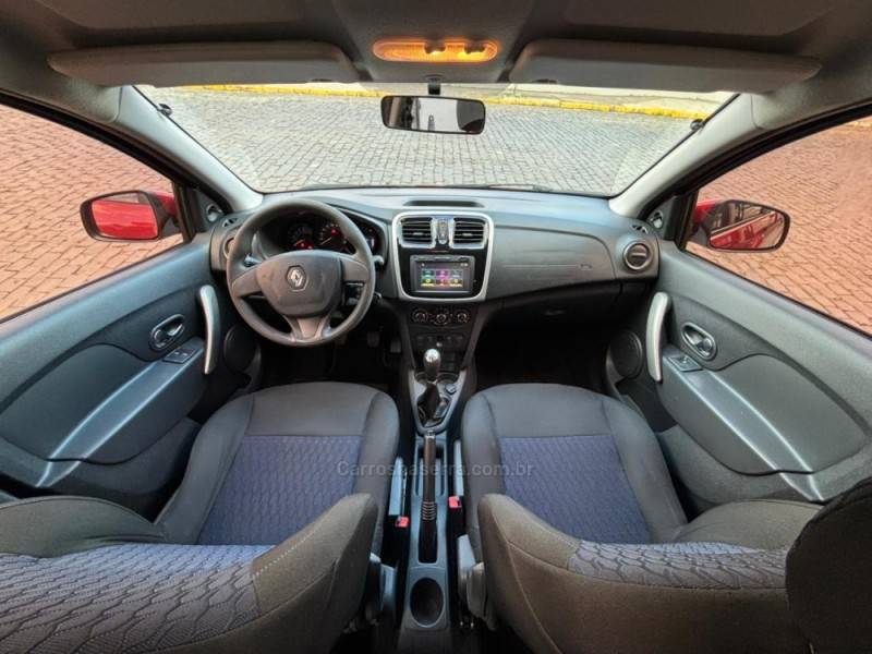 RENAULT - SANDERO - 2016/2017 - Vermelha - R$ 45.900,00