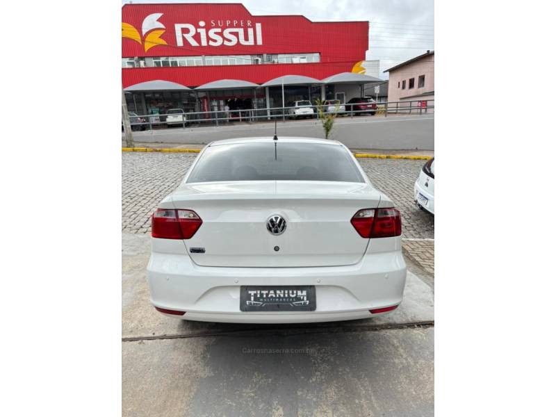 VOLKSWAGEN - VOYAGE - 2014/2015 - Branca - R$ 47.900,00