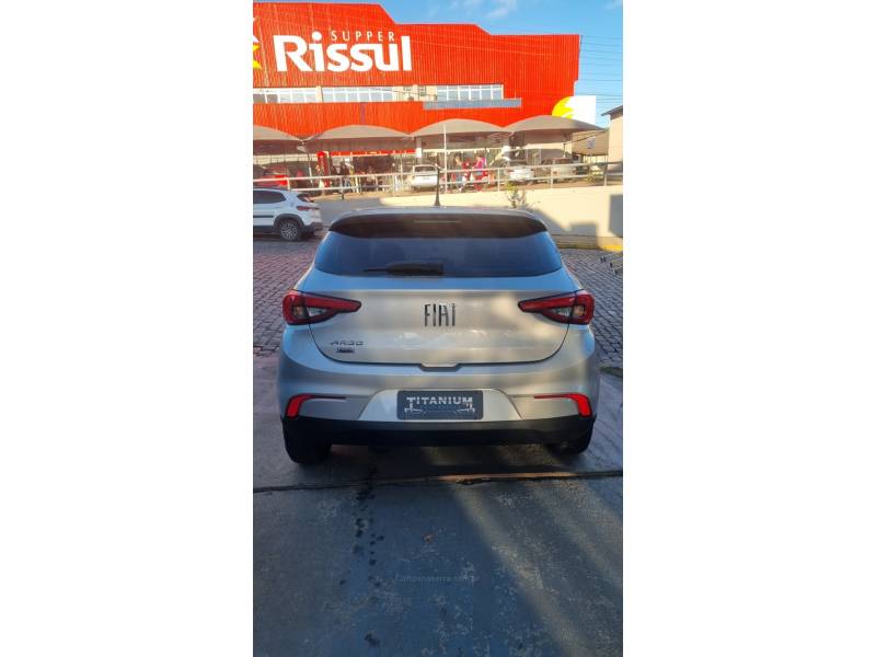 FIAT - ARGO - 2022/2023 - Prata - R$ 64.900,00