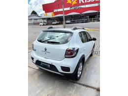 RENAULT - SANDERO - 2017/2018 - Branca - R$ 57.900,00