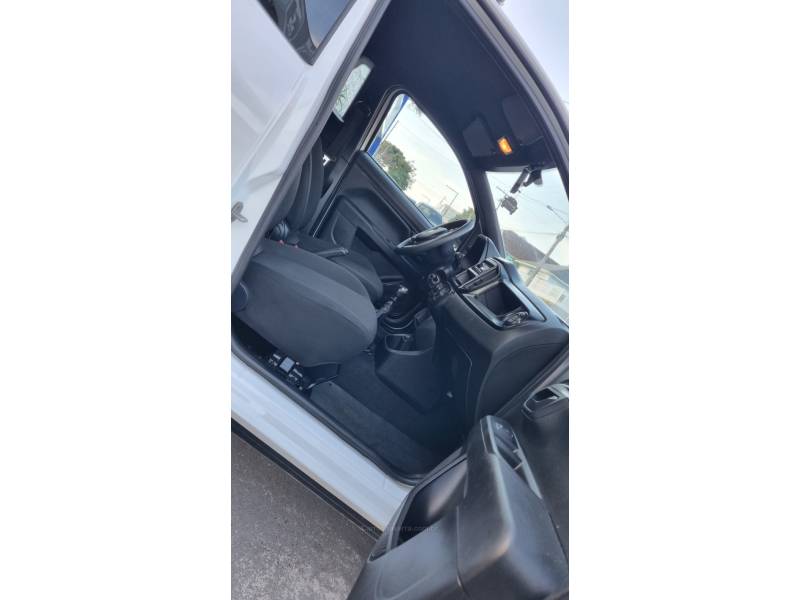 FIAT - STRADA - 2022/2022 - Branca - R$ 75.900,00