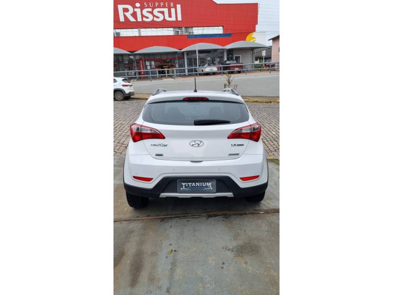 HYUNDAI - HB20X - 2014/2015 - Branca - R$ 62.900,00