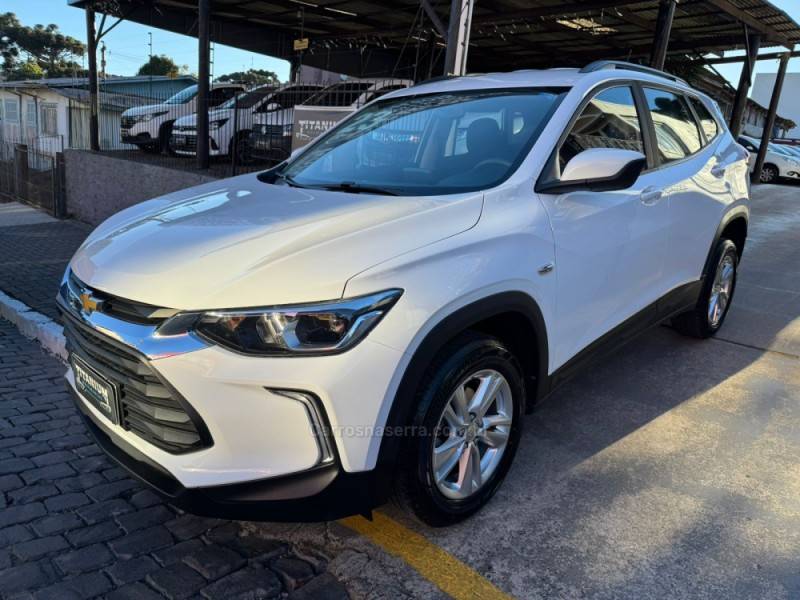 CHEVROLET - TRACKER - 2022/2023 - Branca - R$ 104.900,00