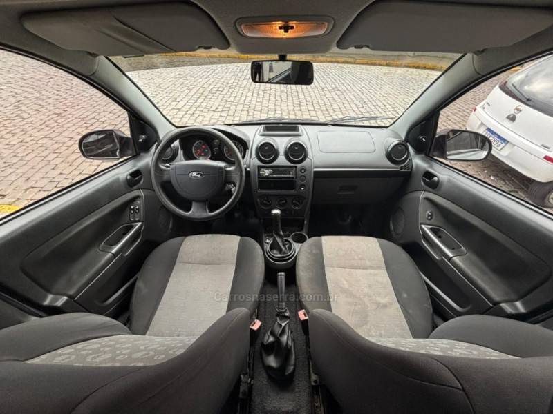 FORD - FIESTA - 2010/2011 - Prata - R$ 36.900,00