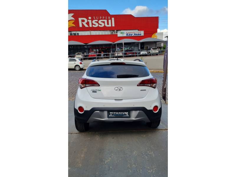 HYUNDAI - HB20X - 2016/2017 - Branca - R$ 71.900,00