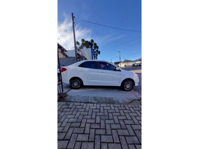 FORD - KA + - 2017/2018 - Branca - R$ 49.900,00