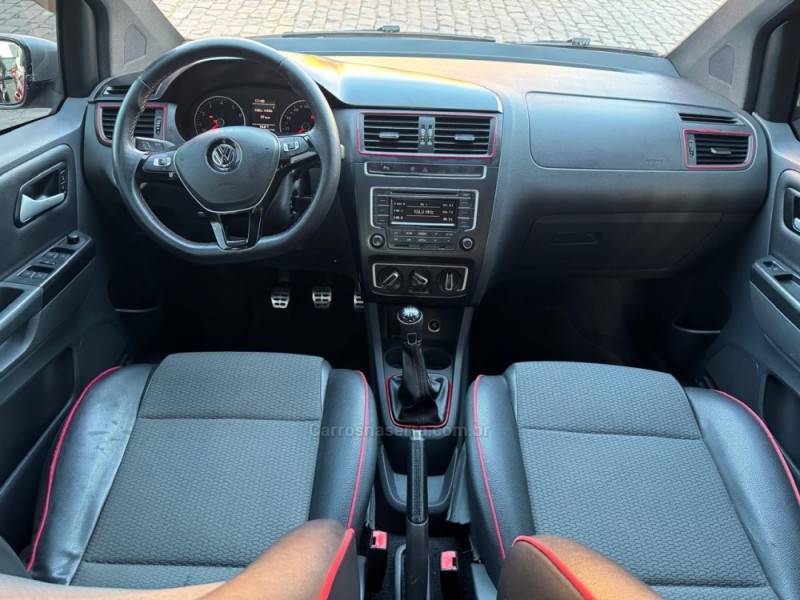 VOLKSWAGEN - FOX - 2015/2016 - Vermelha - R$ 56.900,00