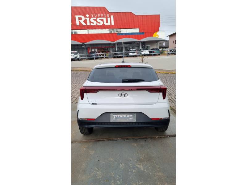 HYUNDAI - HB20 - 2023/2024 - Branca - R$ 72.900,00