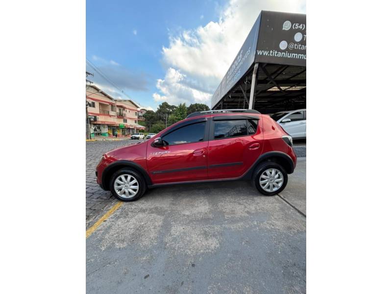RENAULT - SANDERO - 2015/2015 - Vermelha - R$ 44.900,00
