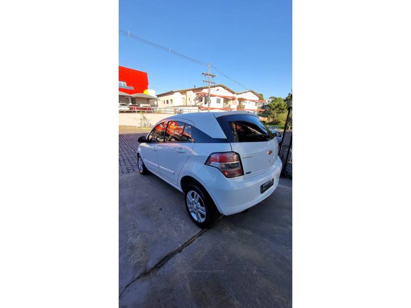 CHEVROLET - AGILE - 2010/2011 - Branca - R$ 36.900,00