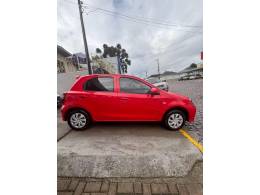 TOYOTA - ETIOS - 2018/2019 - Vermelha - R$ 59.900,00