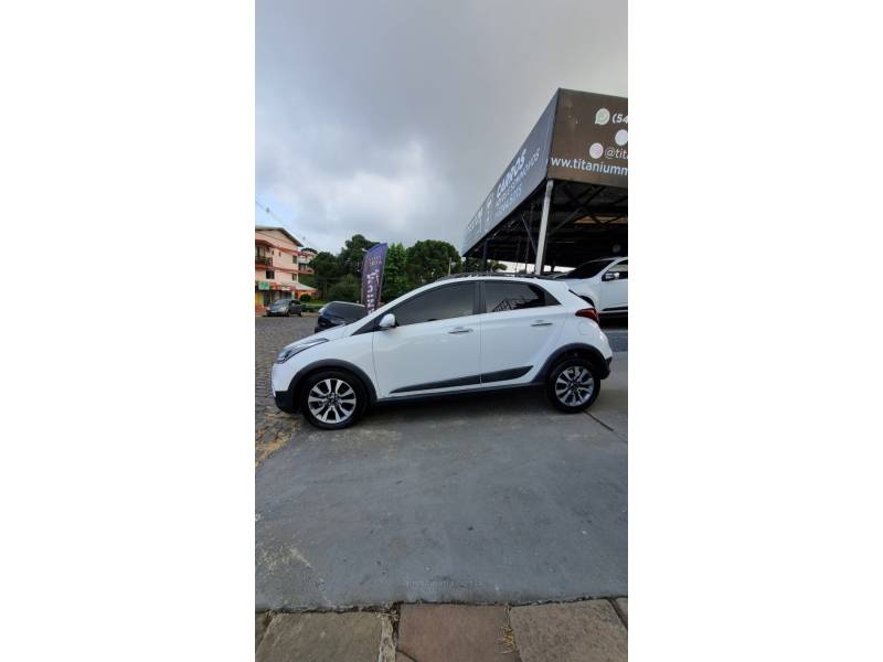 HYUNDAI - HB20X - 2016/2017 - Branca - R$ 71.900,00